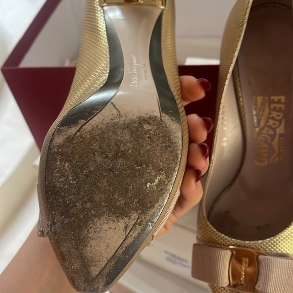 SALVATORE FERRAGAMO VARA BOW ACCENT PUMP HEELS - Picture 3 of 6